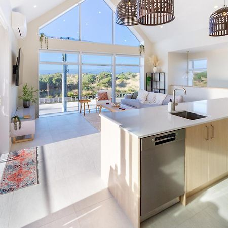 Luxury Beachside Living Elegant 3-Bedroom Haven Christchurch Exterior foto