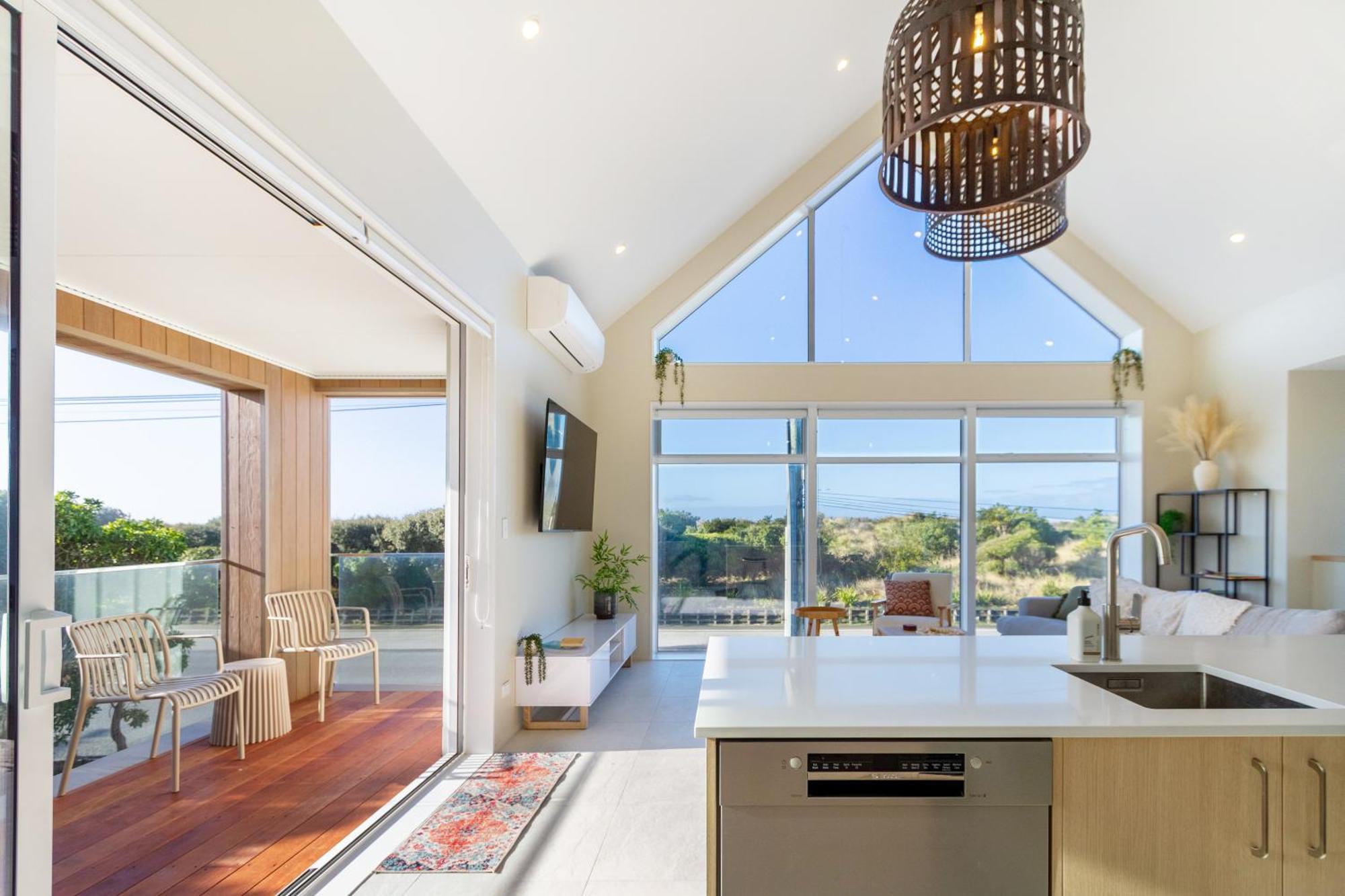 Luxury Beachside Living Elegant 3-Bedroom Haven Christchurch Exterior foto
