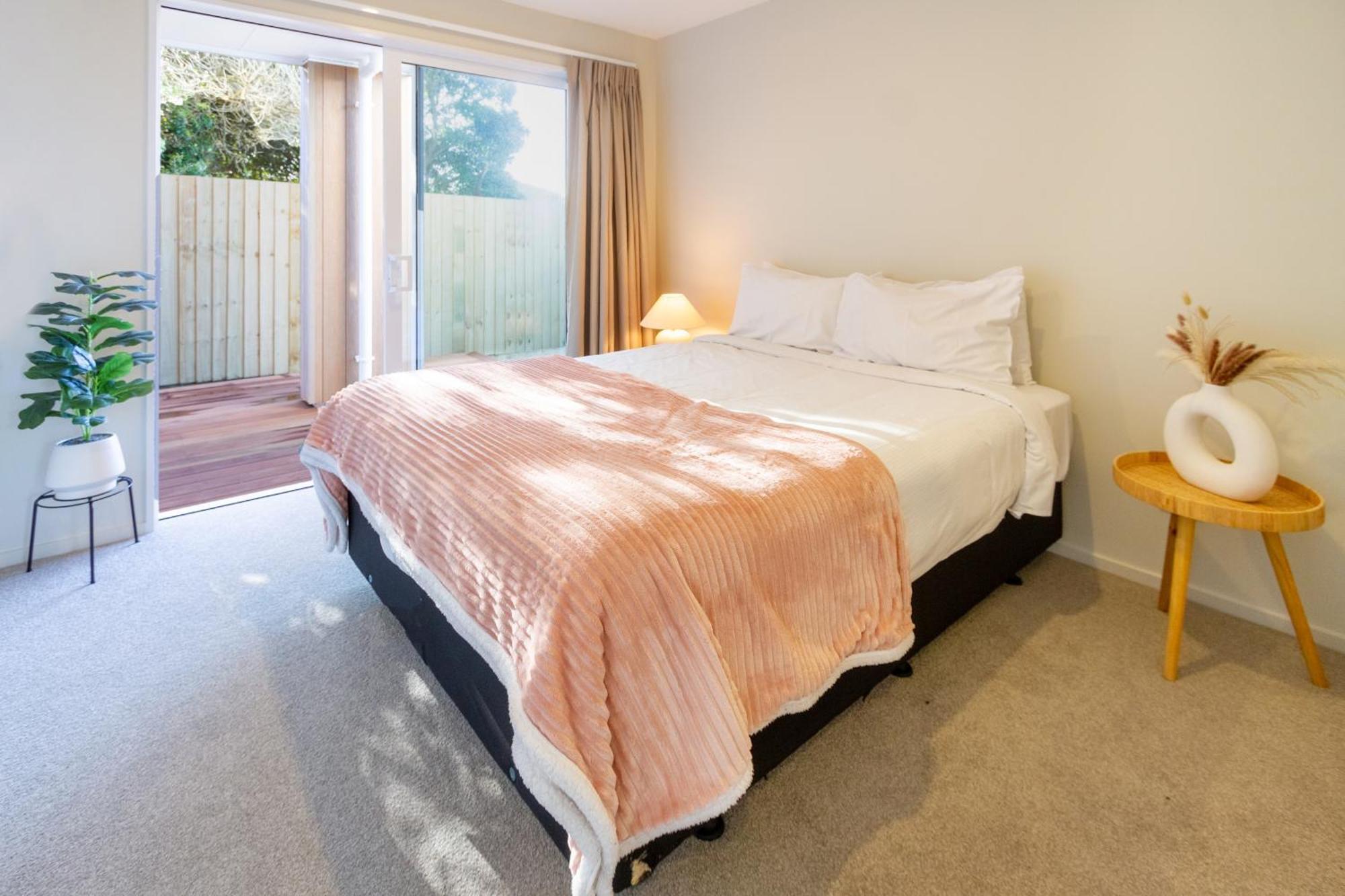 Luxury Beachside Living Elegant 3-Bedroom Haven Christchurch Exterior foto